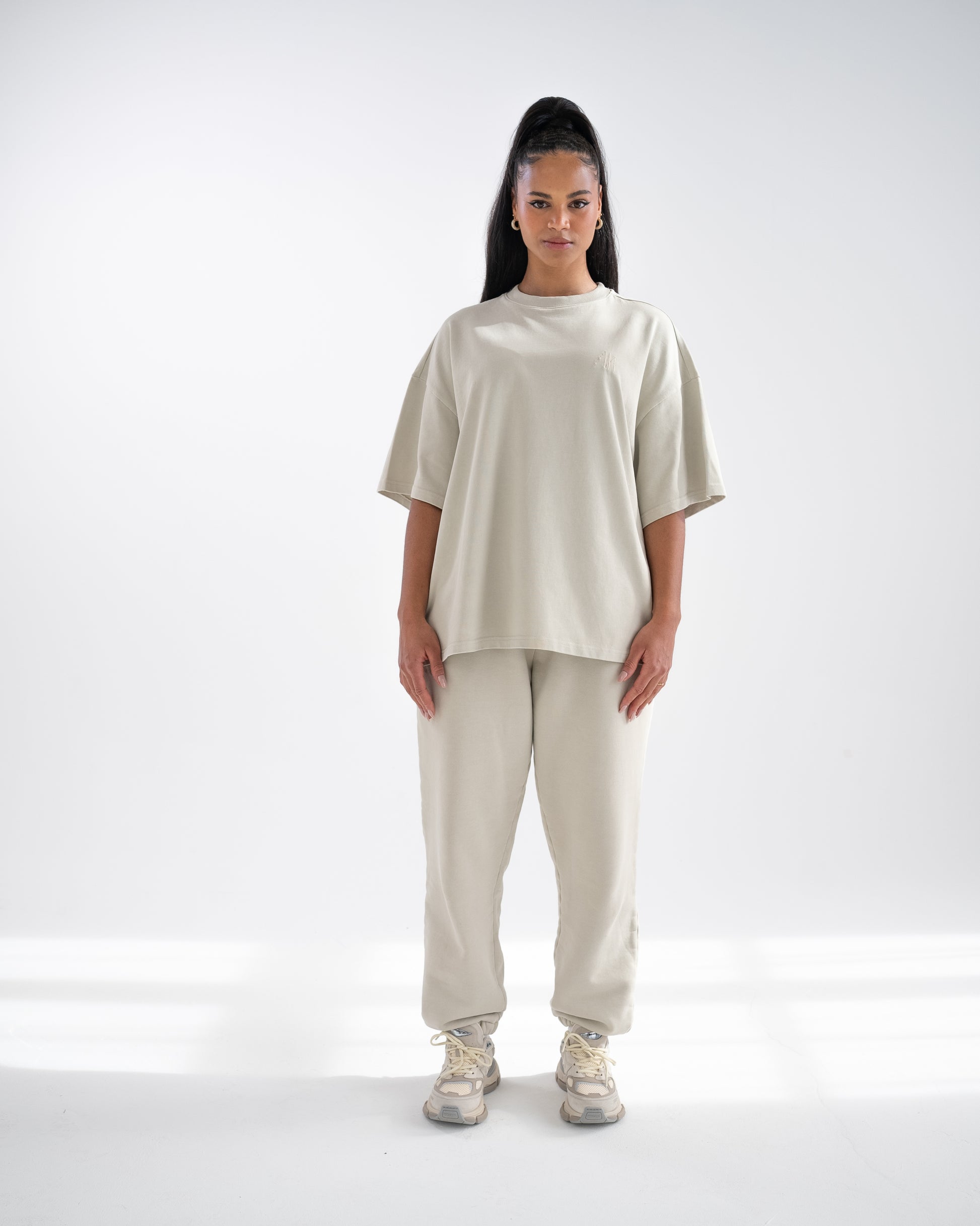 Stilvolles First Sight Oversized Tee in dunklem Vanille - perfekte Ergänzung für Ihre lässige Garderobe